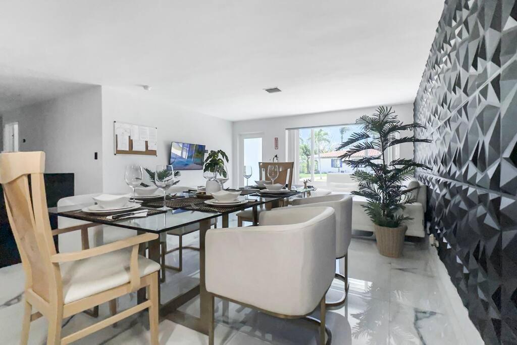 Amazing Home W Heated Pool 8 Mins To The Beach Lighthouse Point Ngoại thất bức ảnh